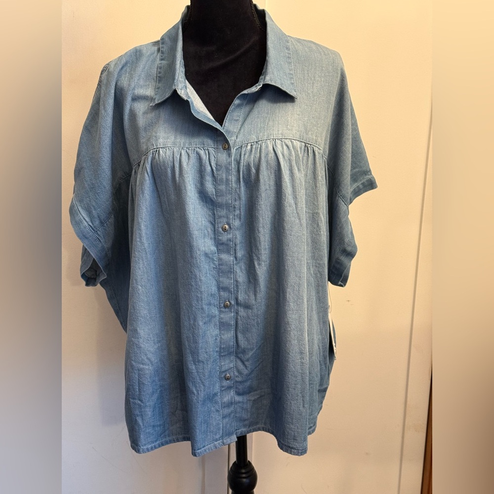 NWT 100% cotton chambray spring, summer top. 3X, from Nordstrom Rack. Drop sleev